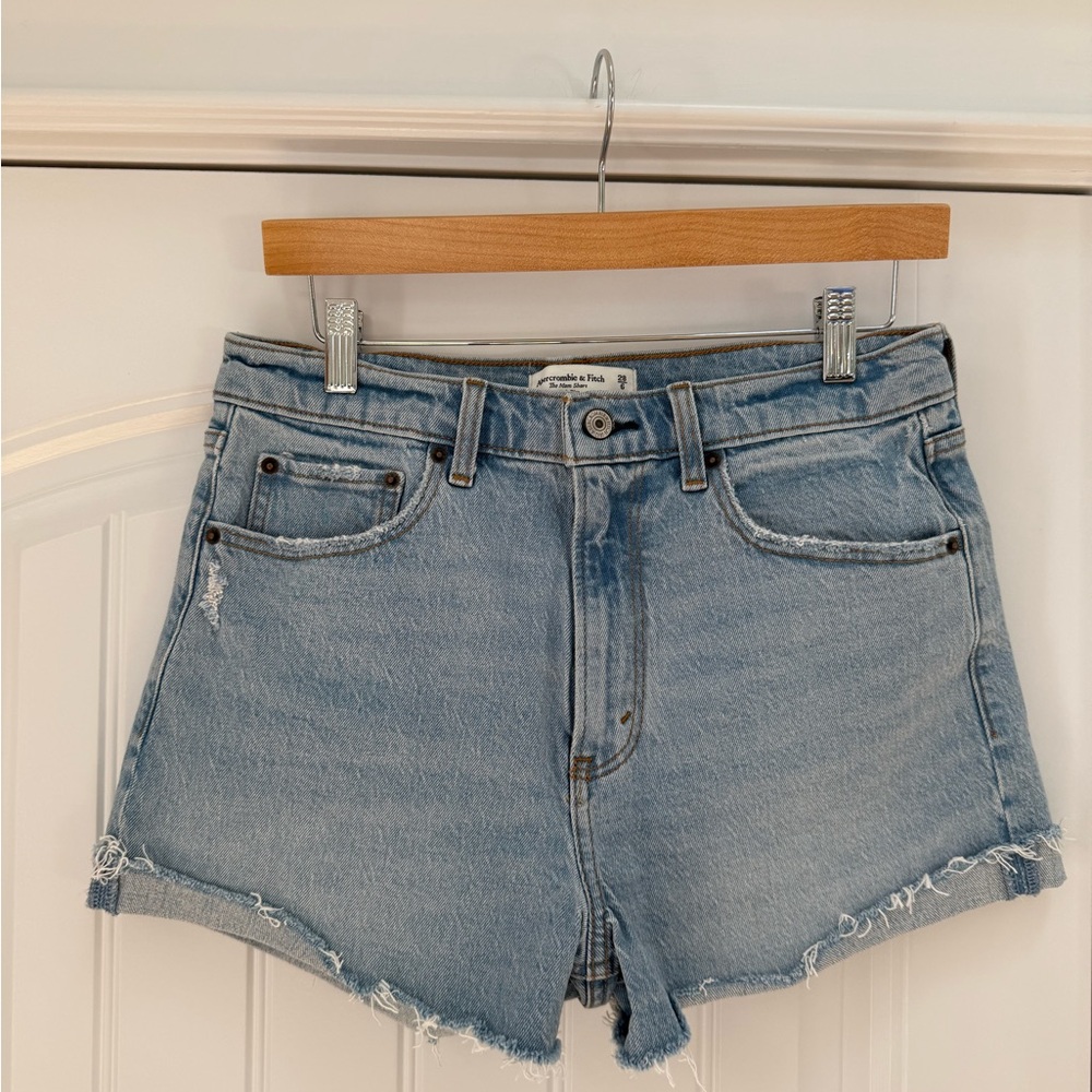 NWOT- Abercrombie “The Mom High Rise” Shorts